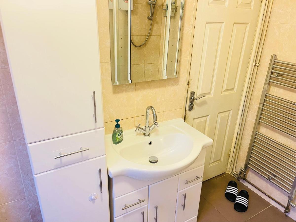 3 Bedroom Holiday House,Close To M6-Express Way To Centre 伯明翰 外观 照片