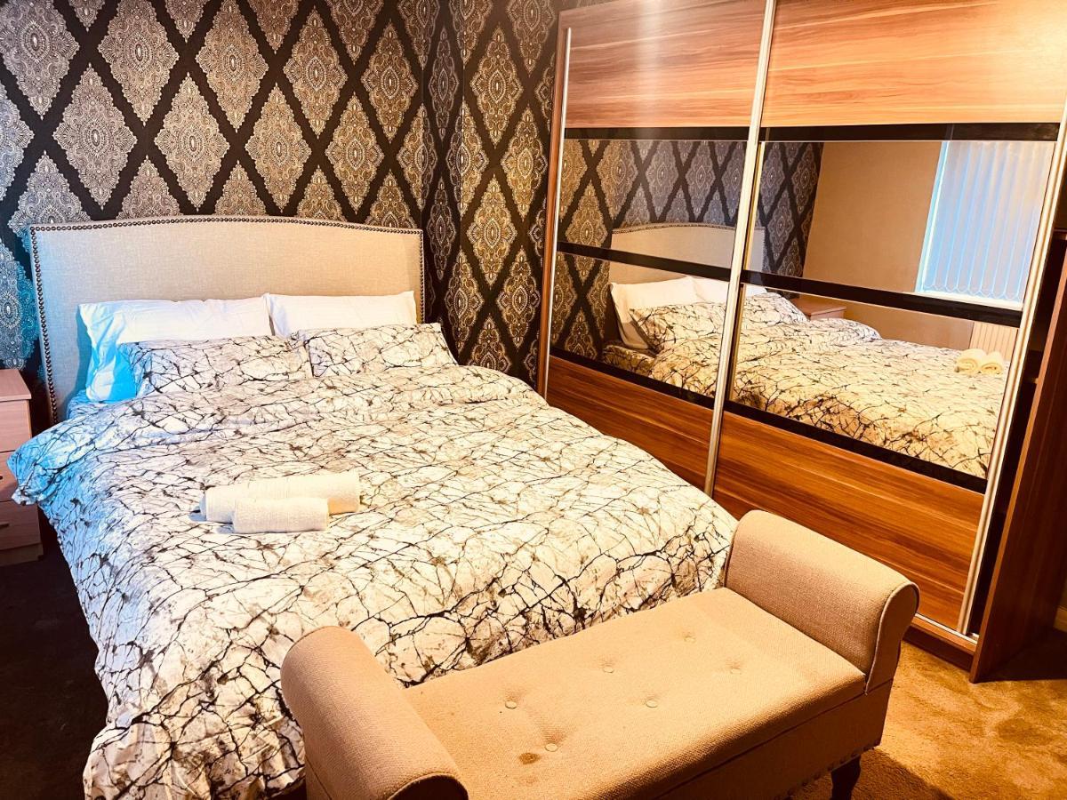 3 Bedroom Holiday House,Close To M6-Express Way To Centre 伯明翰 外观 照片