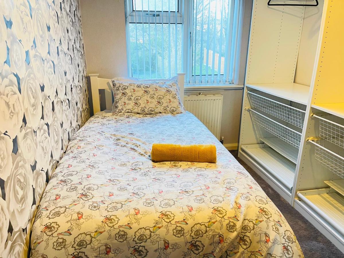 3 Bedroom Holiday House,Close To M6-Express Way To Centre 伯明翰 外观 照片