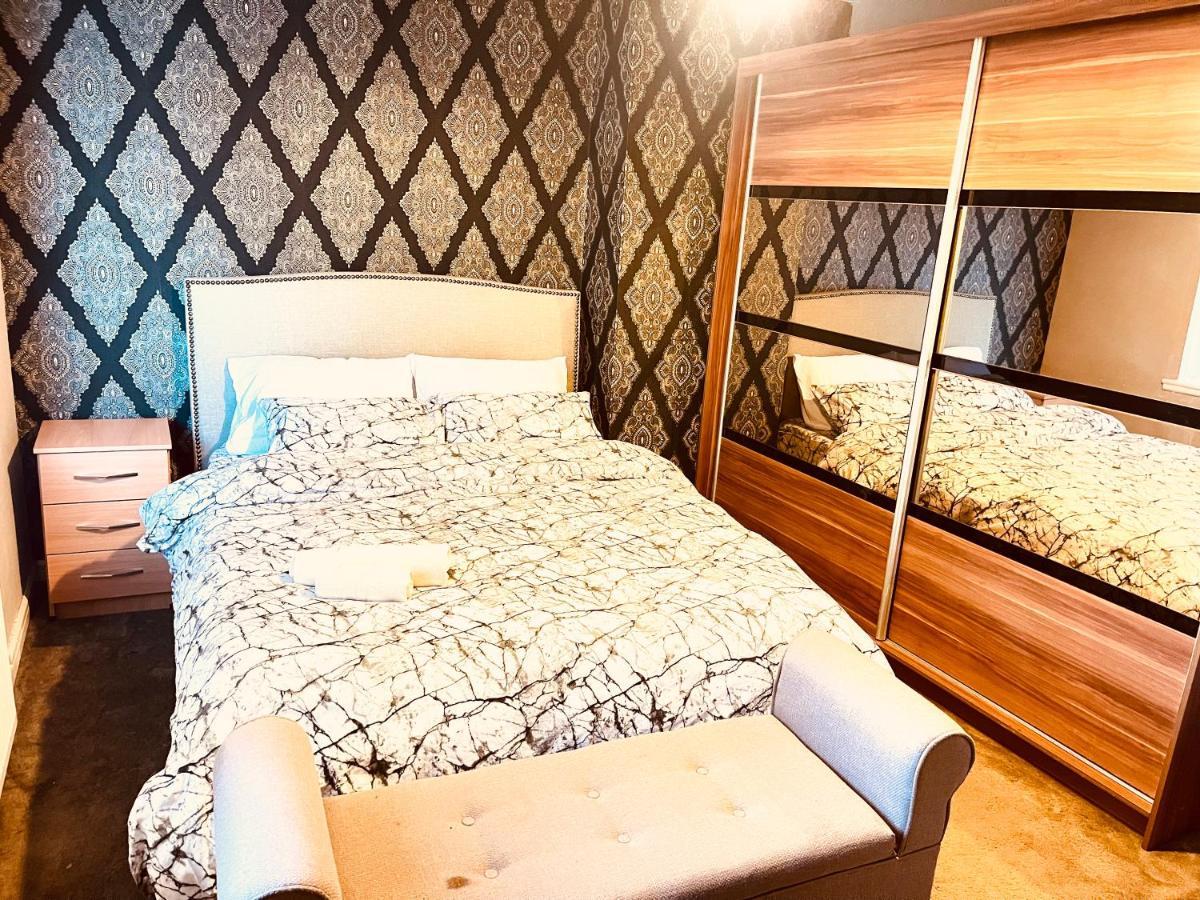 3 Bedroom Holiday House,Close To M6-Express Way To Centre 伯明翰 外观 照片